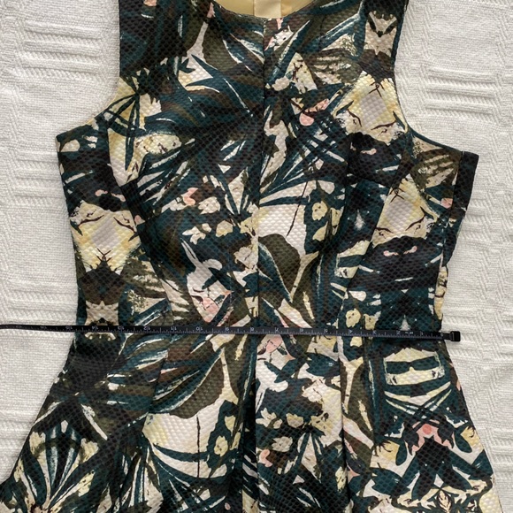 H&M Peplum Structured Dress  |  Size 10 - Picture 10 of 10